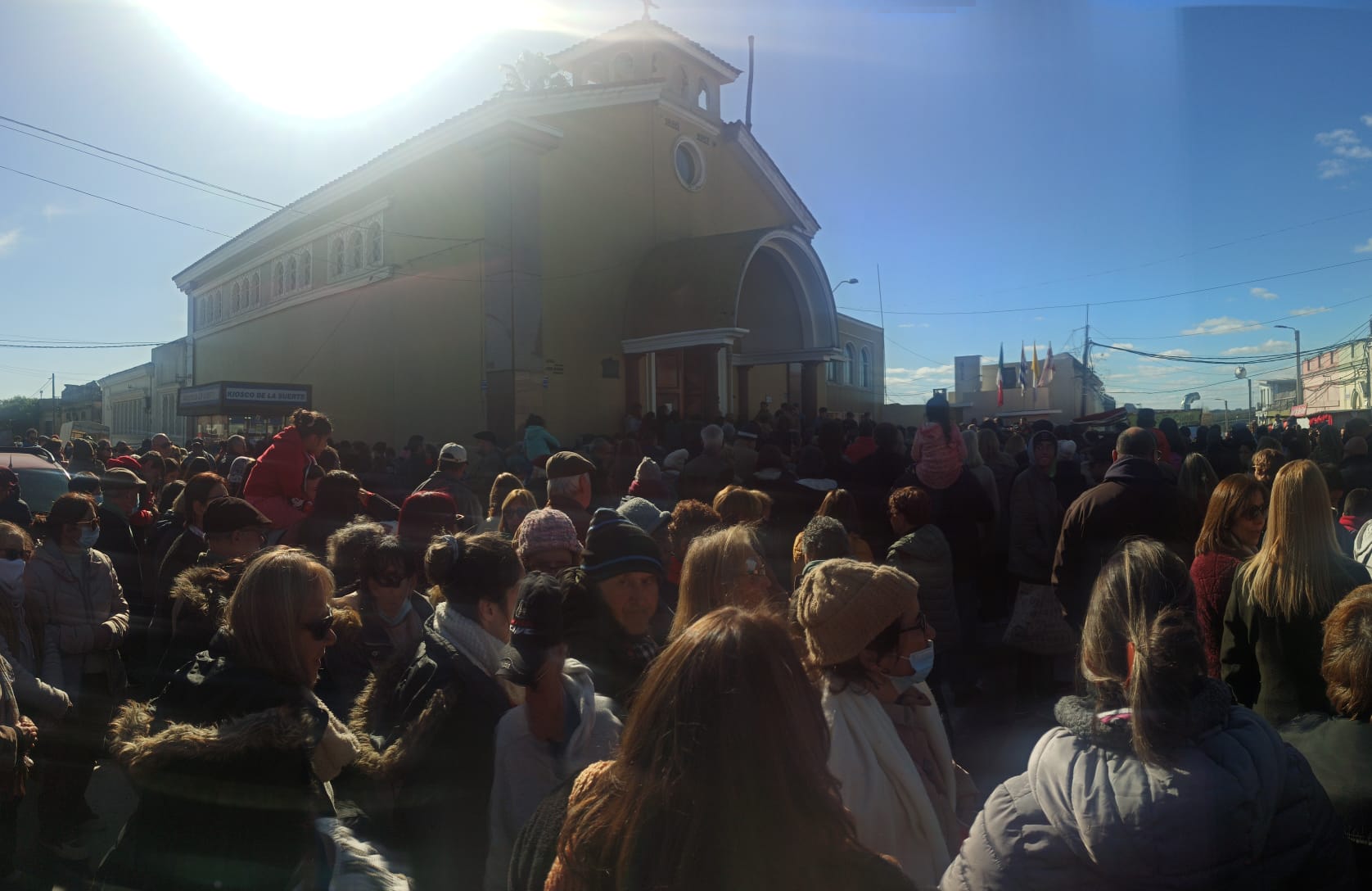 Cientos de devotos a San Cono realizaron la procesión por calles de la ciudad