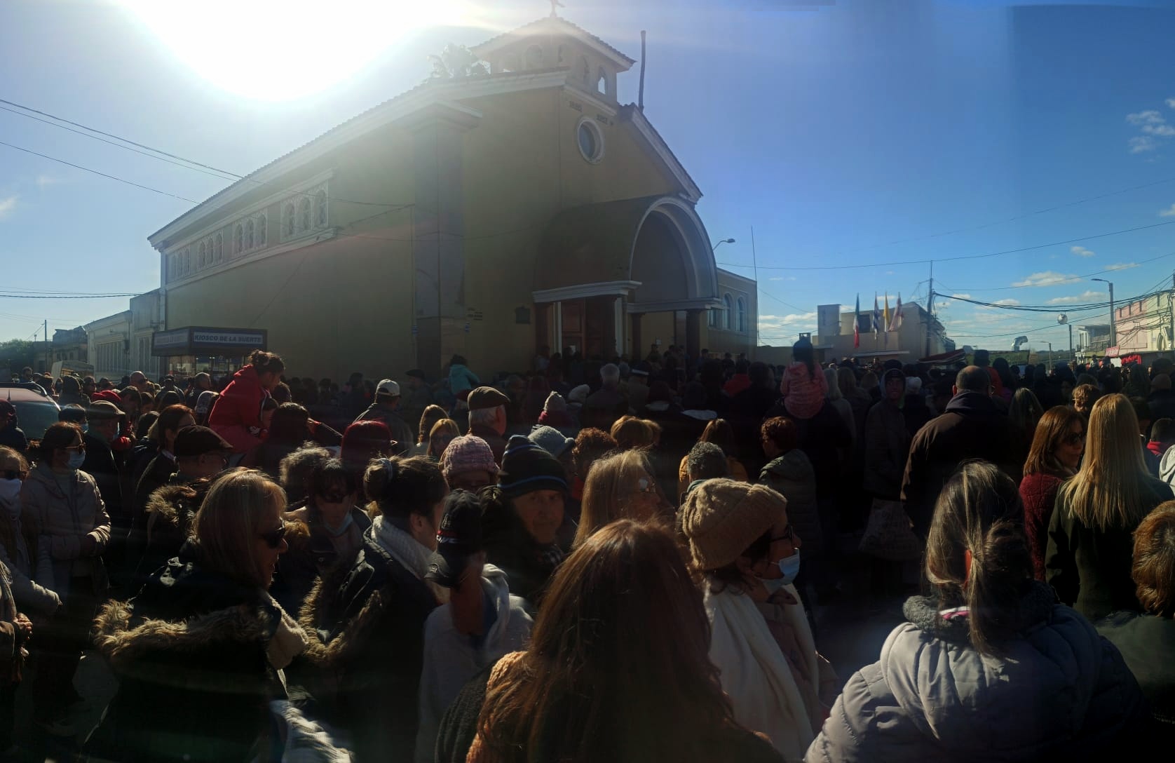 Cientos de devotos a San Cono realizaron la procesión por calles de la ciudad