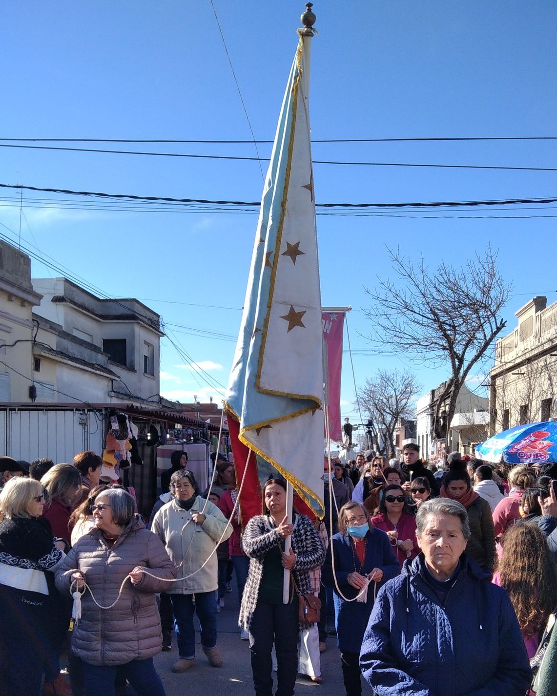 Cientos de devotos a San Cono realizaron la procesión por calles de la ciudad 7
