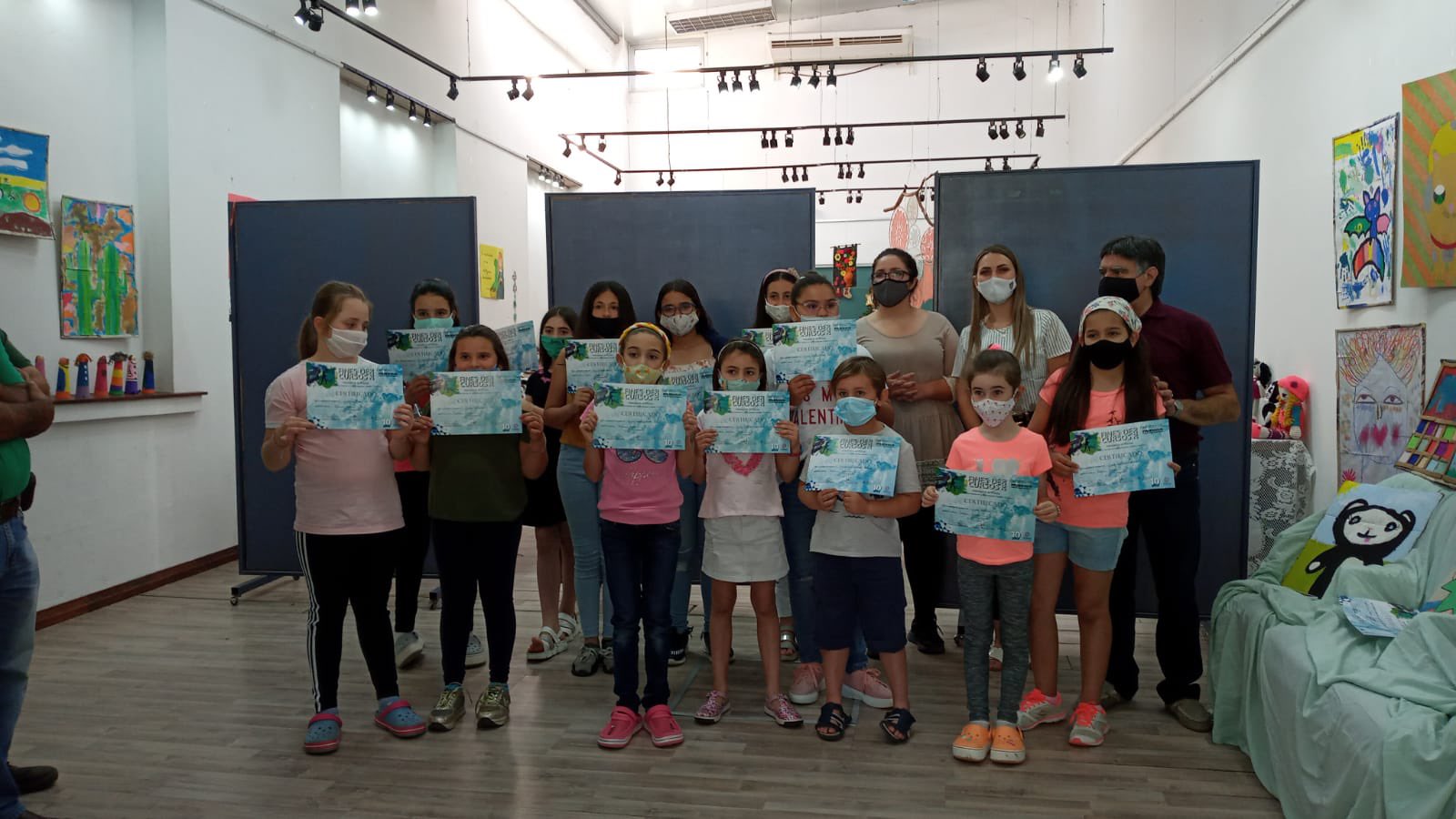 Cierre de cursos Exposición y entrega de diplomas de Expresión Artística 2