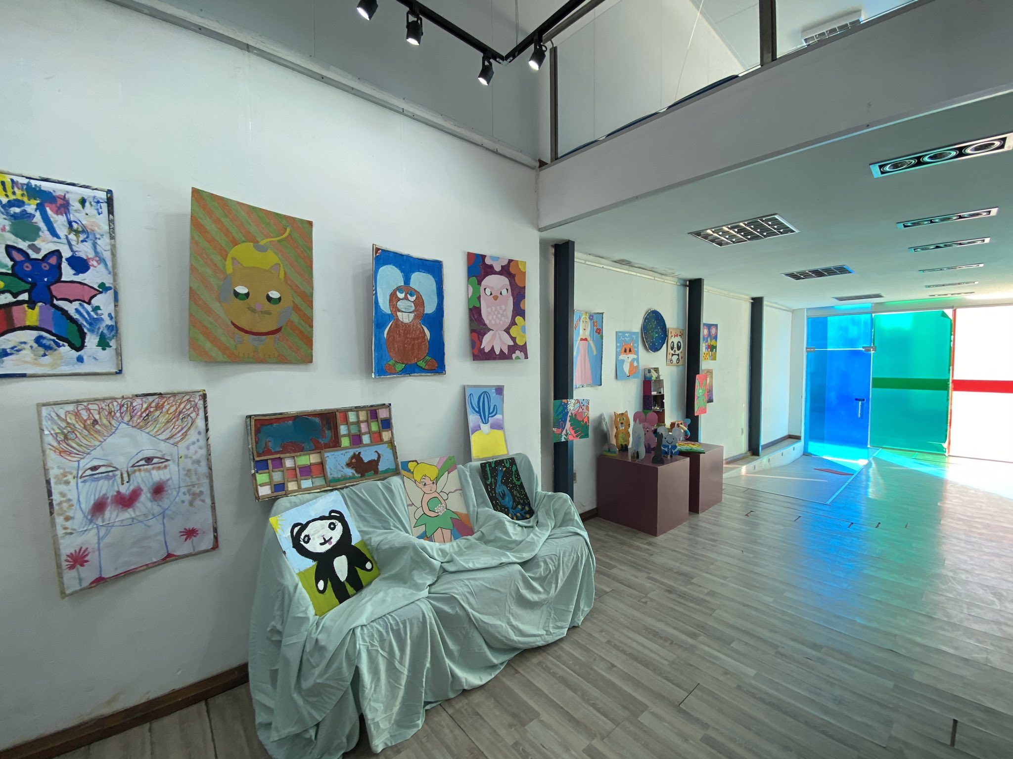 Cierre de cursos Exposición y entrega de diplomas de Expresión Artística 3