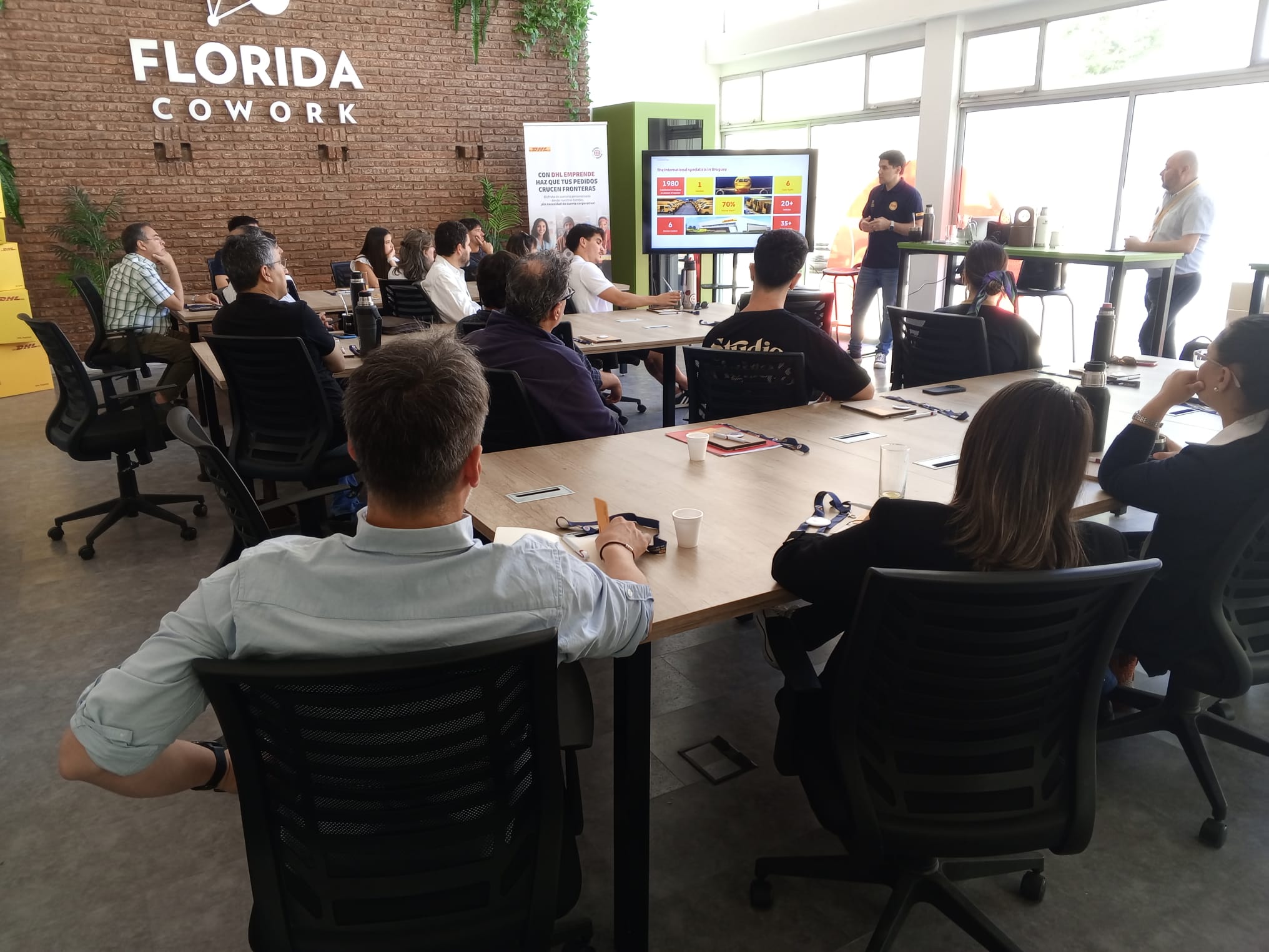 Desayuno de trabajo con DHL Listo para vender desde Florida al mundo