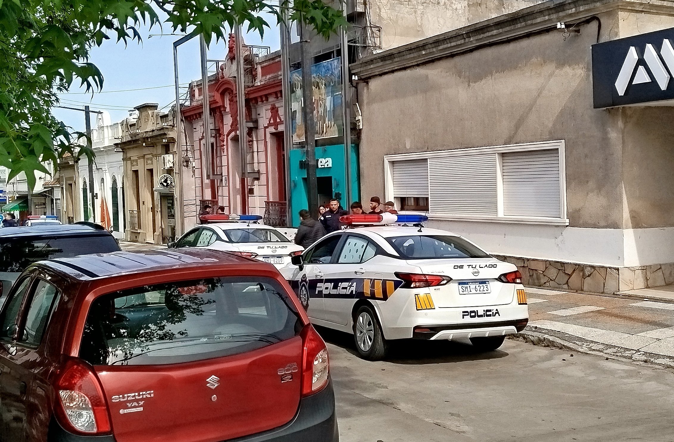 Detenidos persona lesionada y vehículo dañado tras incidentes en calle Barreiro1