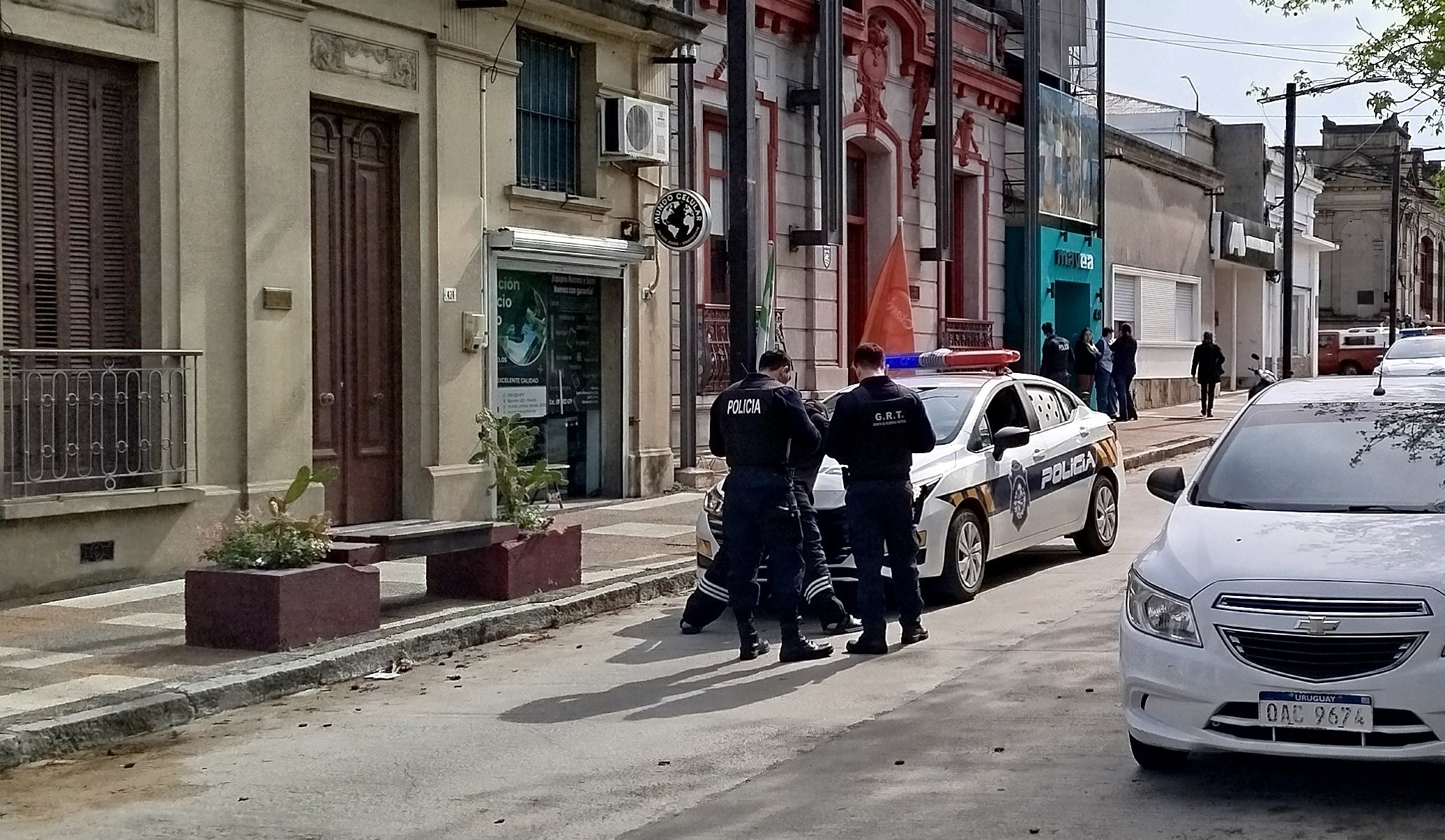 Detenidos persona lesionada y vehículo dañado tras incidentes en calle Barreirojpg
