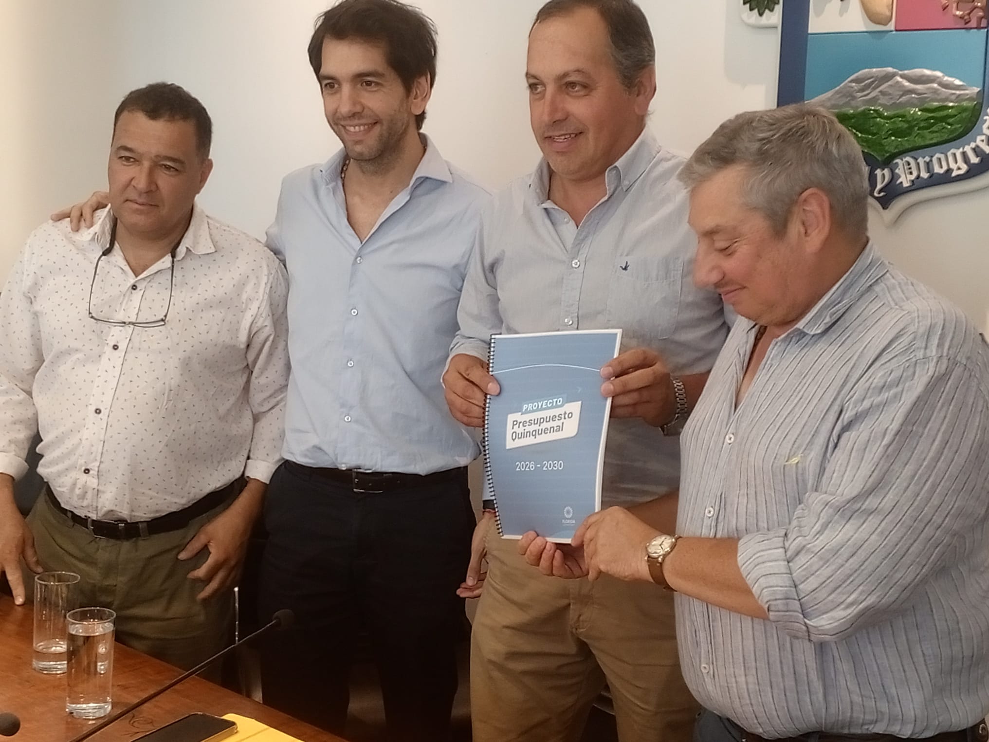 El Intendente Carlos Enciso entregó el Presupuesto Quinquenal a la Junta