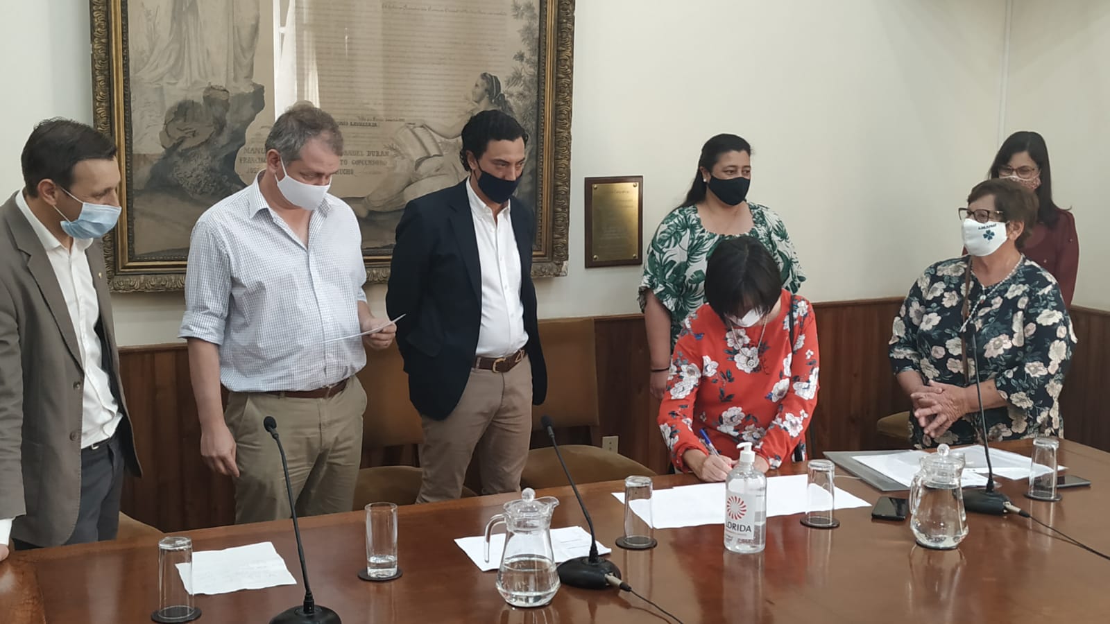 Entrega de cheques a proyectos mediante el Programa de Obras por Convenios Sociales del MTOP 2