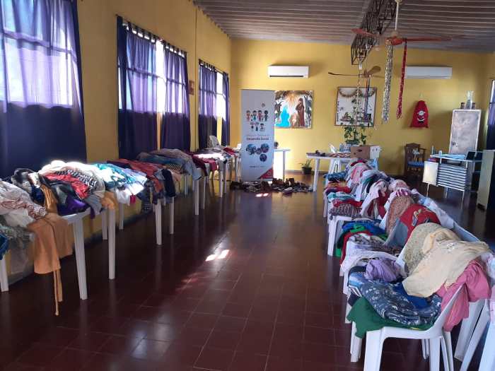Entrega de ropa de verano en Casupá 2