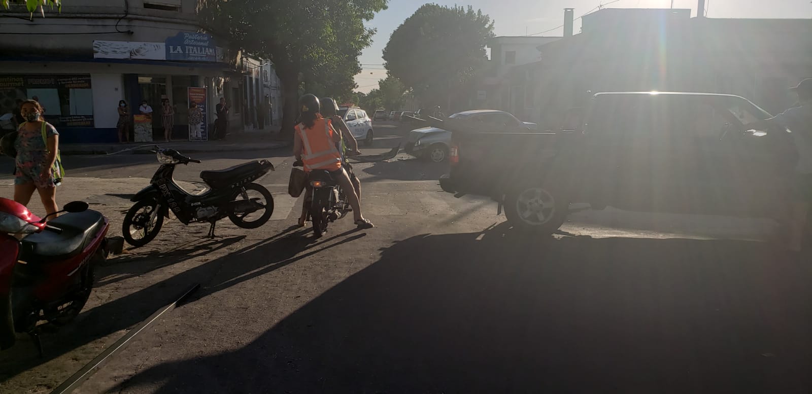 Fuerte choque en Independencia y Pocho Fernández 2