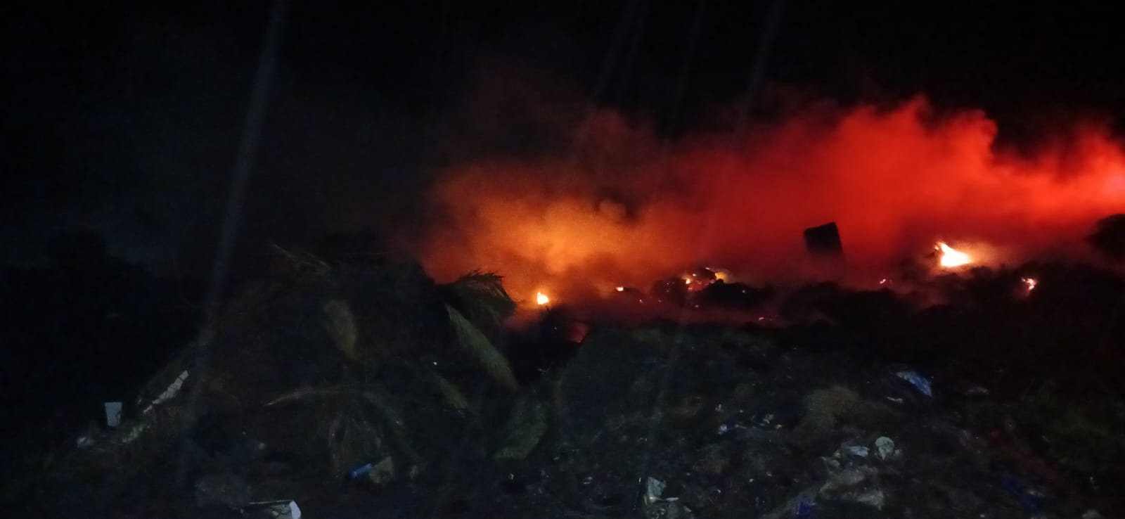 Incendio de campo en zona de ingreso a 25 de Mayo 3