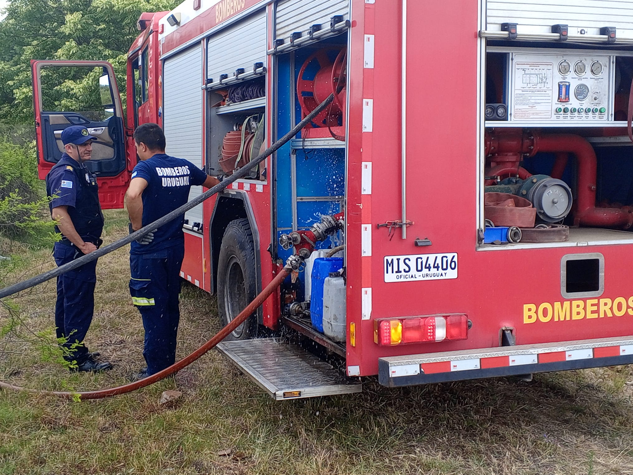 Incendio en predio cercano al ingreso a Floridajpeg