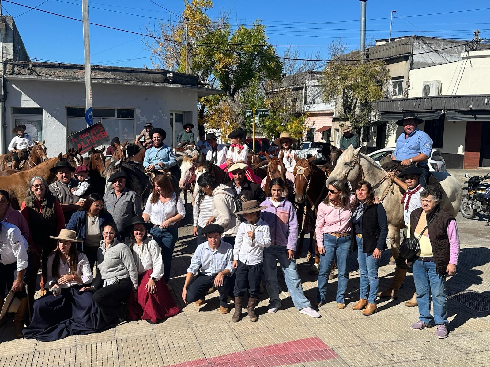 Integrantes de la tropilla La Orejana Silenciosa cumplieron promesa a San Cono