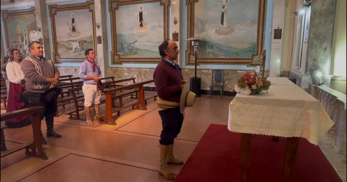 Integrantes de la tropilla La Orejana Silenciosa cumplieron promesa a San Cono 2