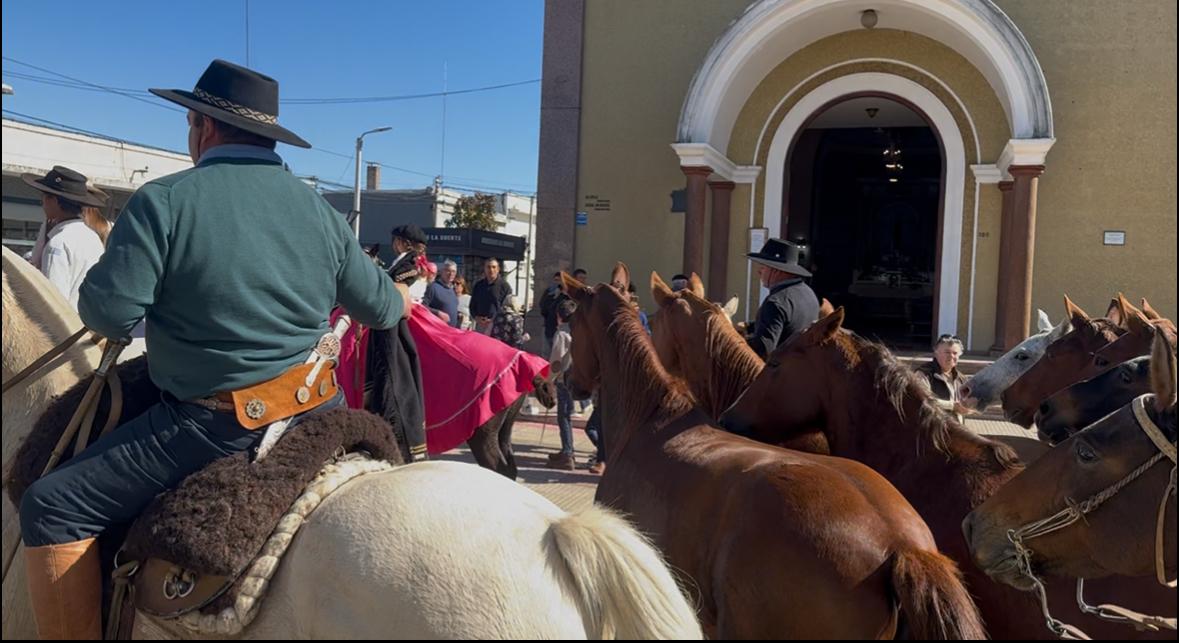 Integrantes de la tropilla La Orejana Silenciosa cumplieron promesa a San Cono 3