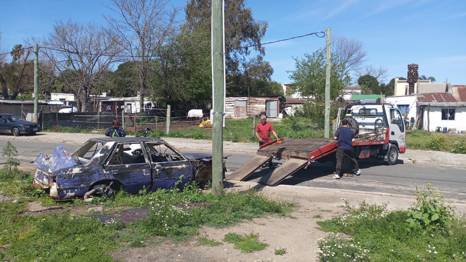 La IDF comenzó el retiro de vehículos abandonados en la vía pública