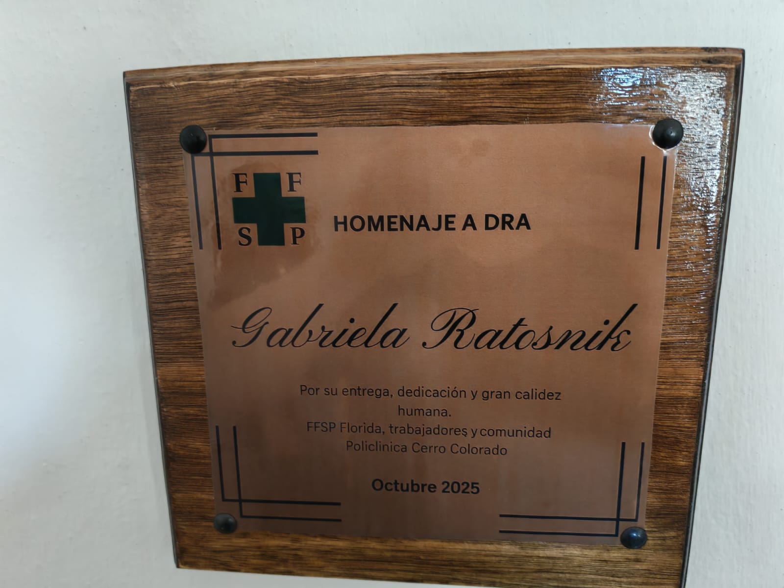 La doctora del pueblo Emotivo homenaje a la Dra. Gabriela Ratosnick en Cerro Colorado 4
