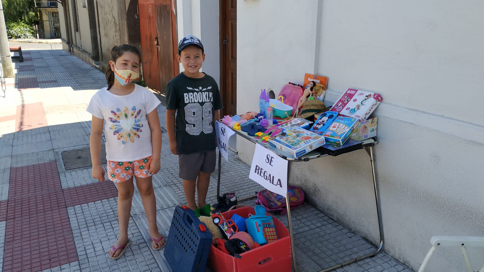 Niña floridense regala sus juguetes en una jornada tan especial 2