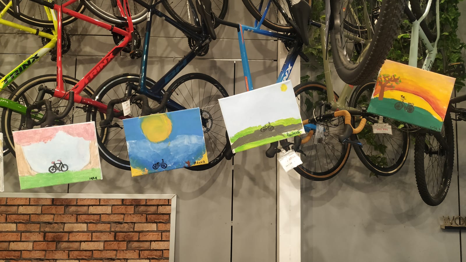 Niños del taller Monalisa exhiben sus trabajos en el local de Albanés Adventure 2