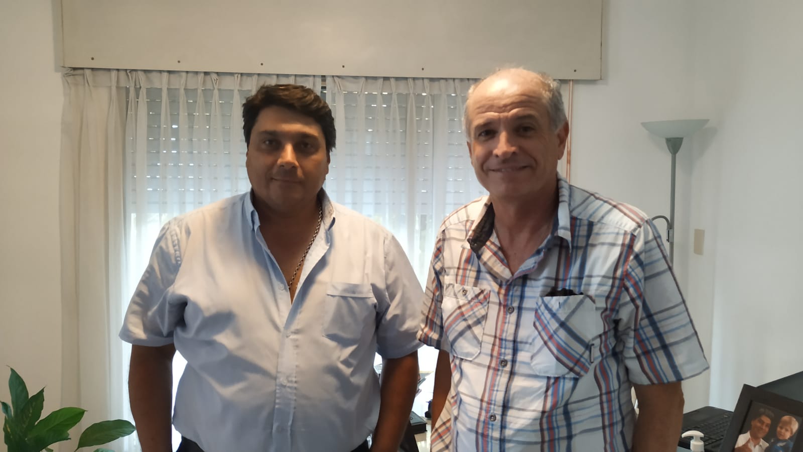 Pablo Lanz y Ariel Amen de MEVIR se reunieron con vecinos de Berrondo y La Macana 2