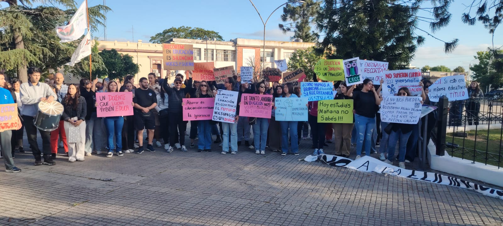 Reclamo de estudiantes y docentes del CERP 3