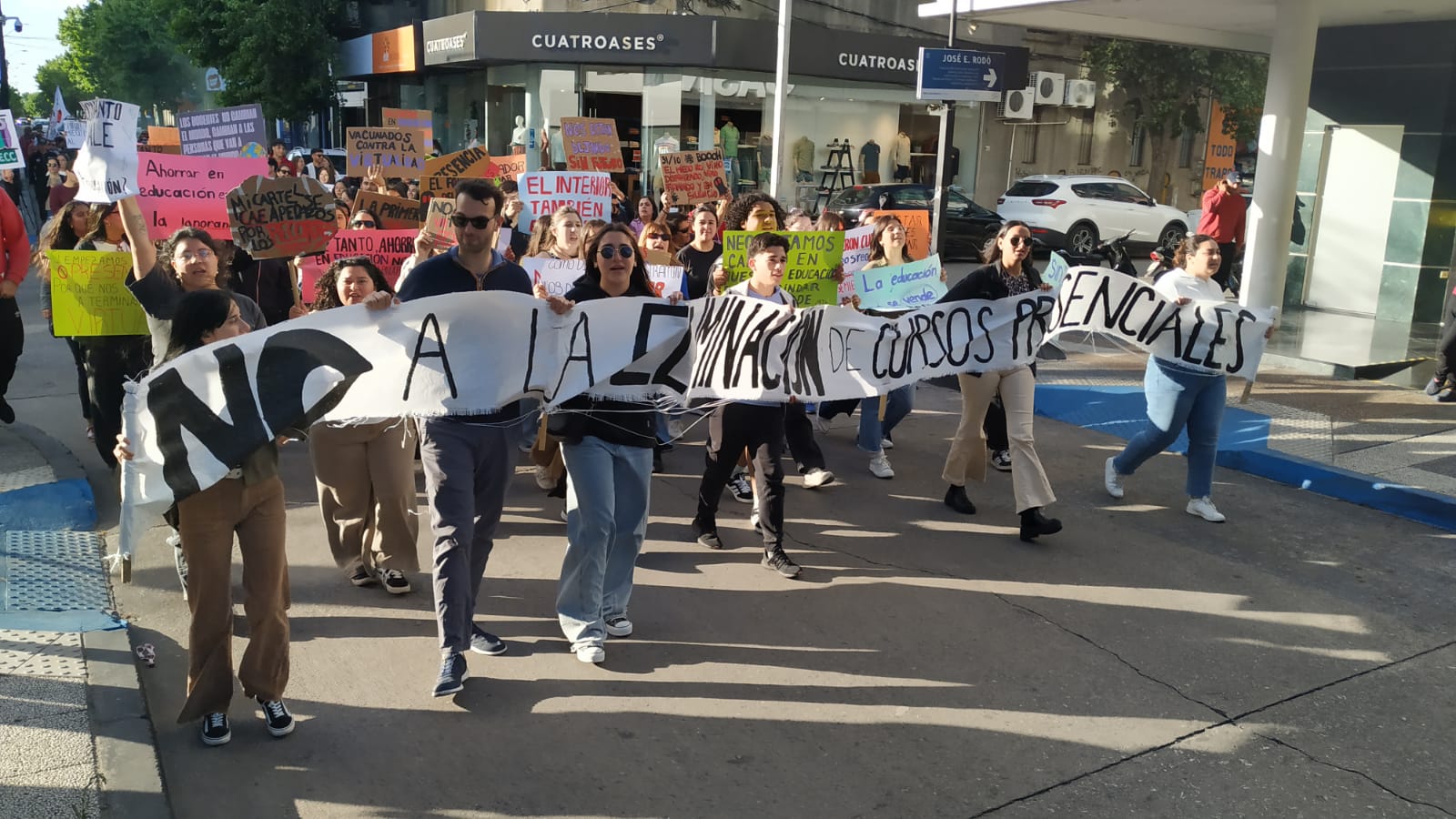 Reclamo de estudiantes y docentes del CERP 6