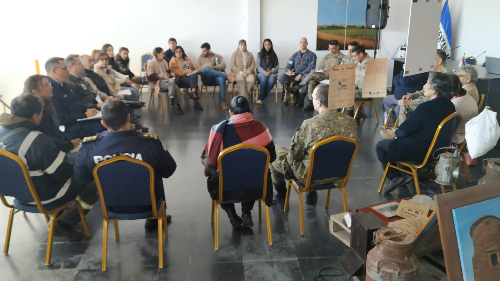 Reunión de coordinación por desfile del 25 de Agosto