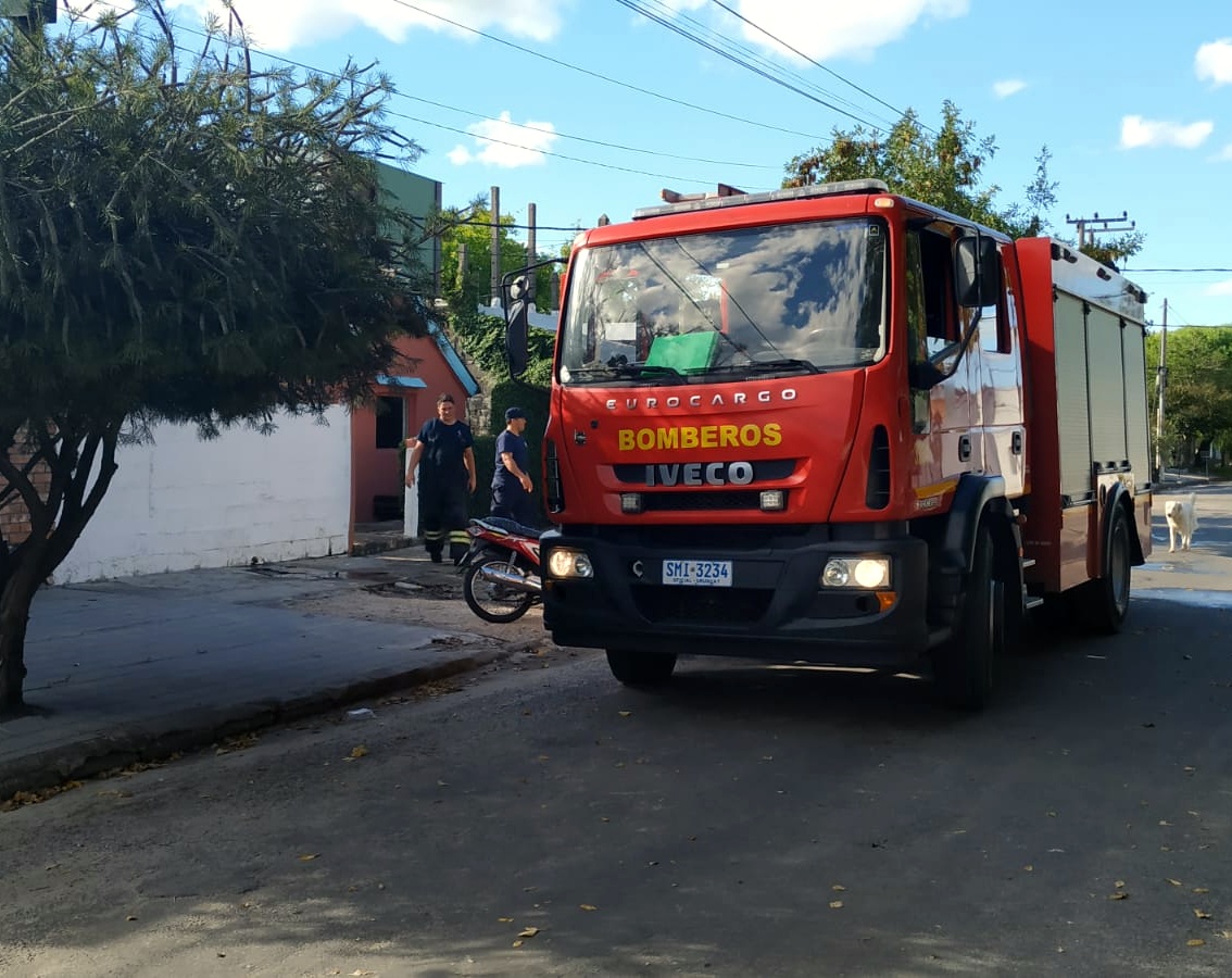 Se incendió techo de paja mientras propietario colocaba membrana