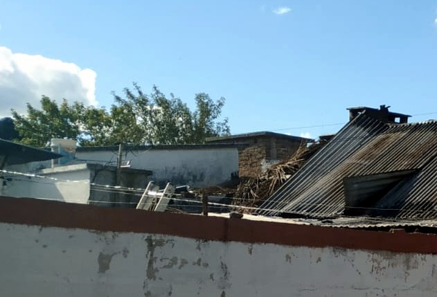 Se incendió techo de paja mientras propietario colocaba membrana 2