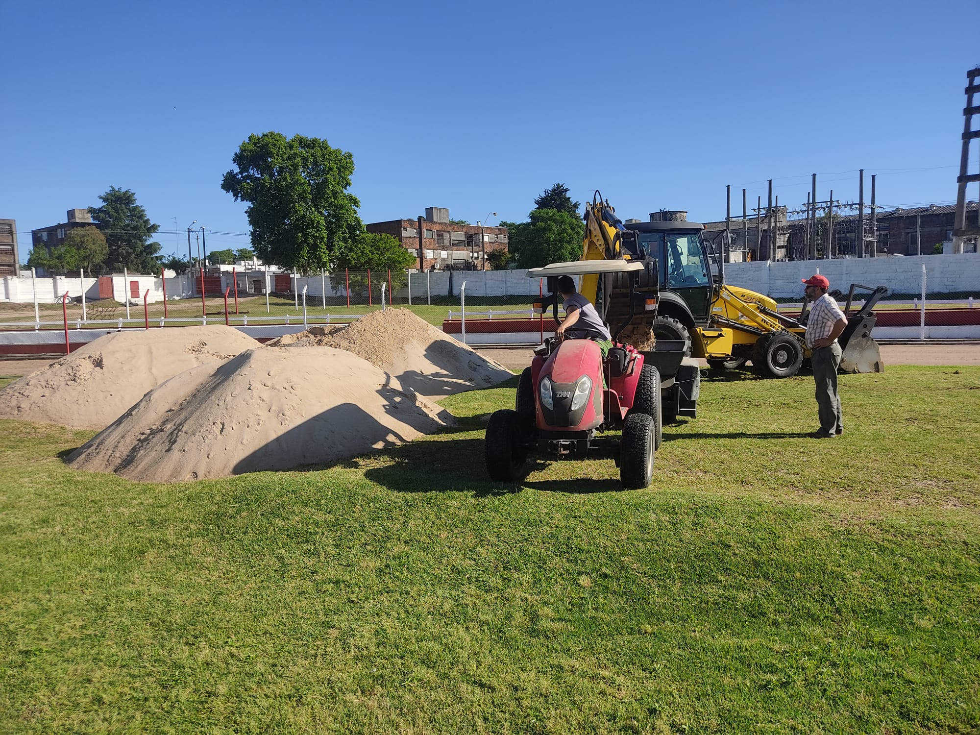 Se realiza arenado en el piso del estadio Campeones Olímpicos. 2