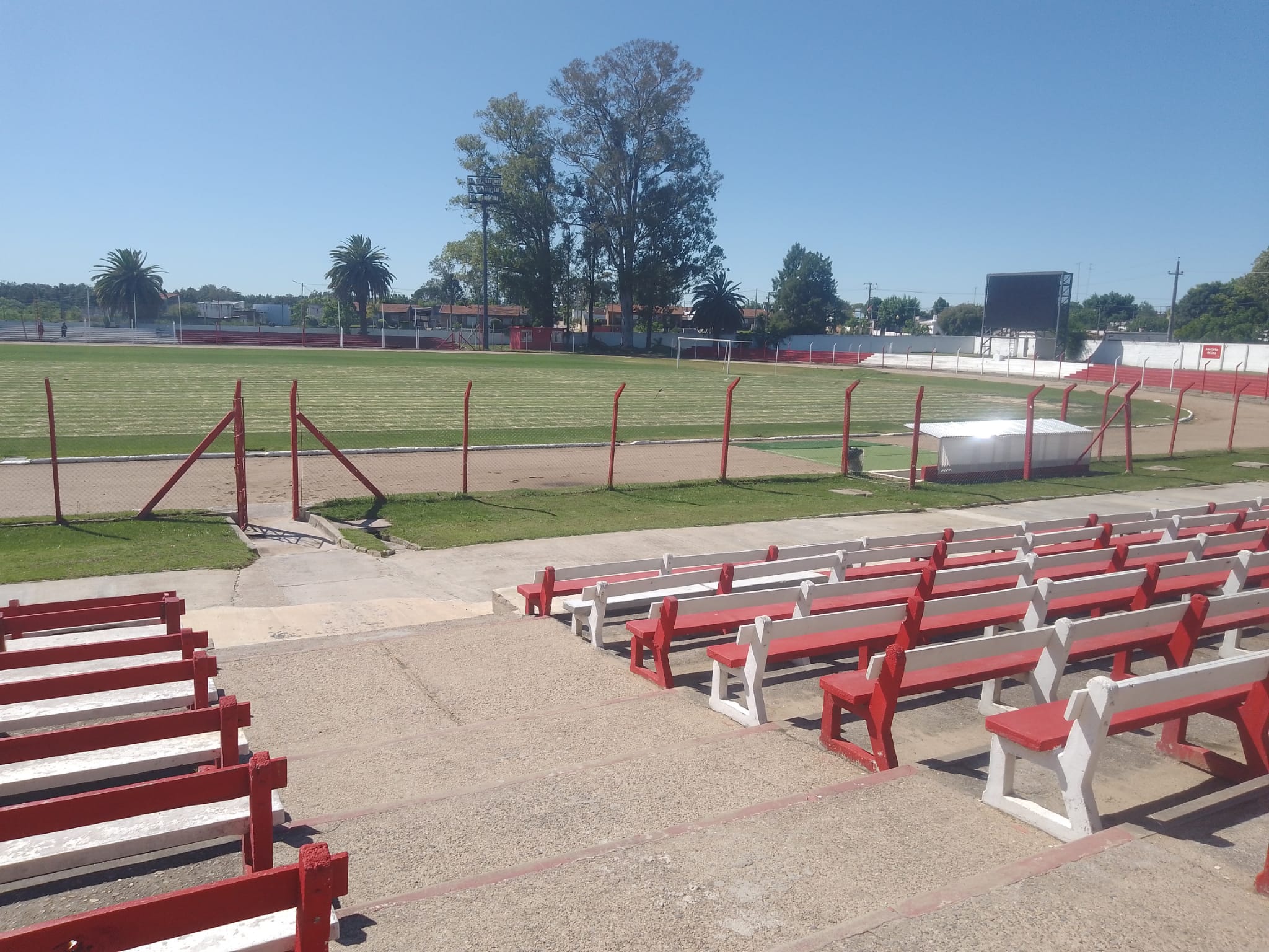 Se realiza arenado en el piso del estadio Campeones Olímpicos. 3