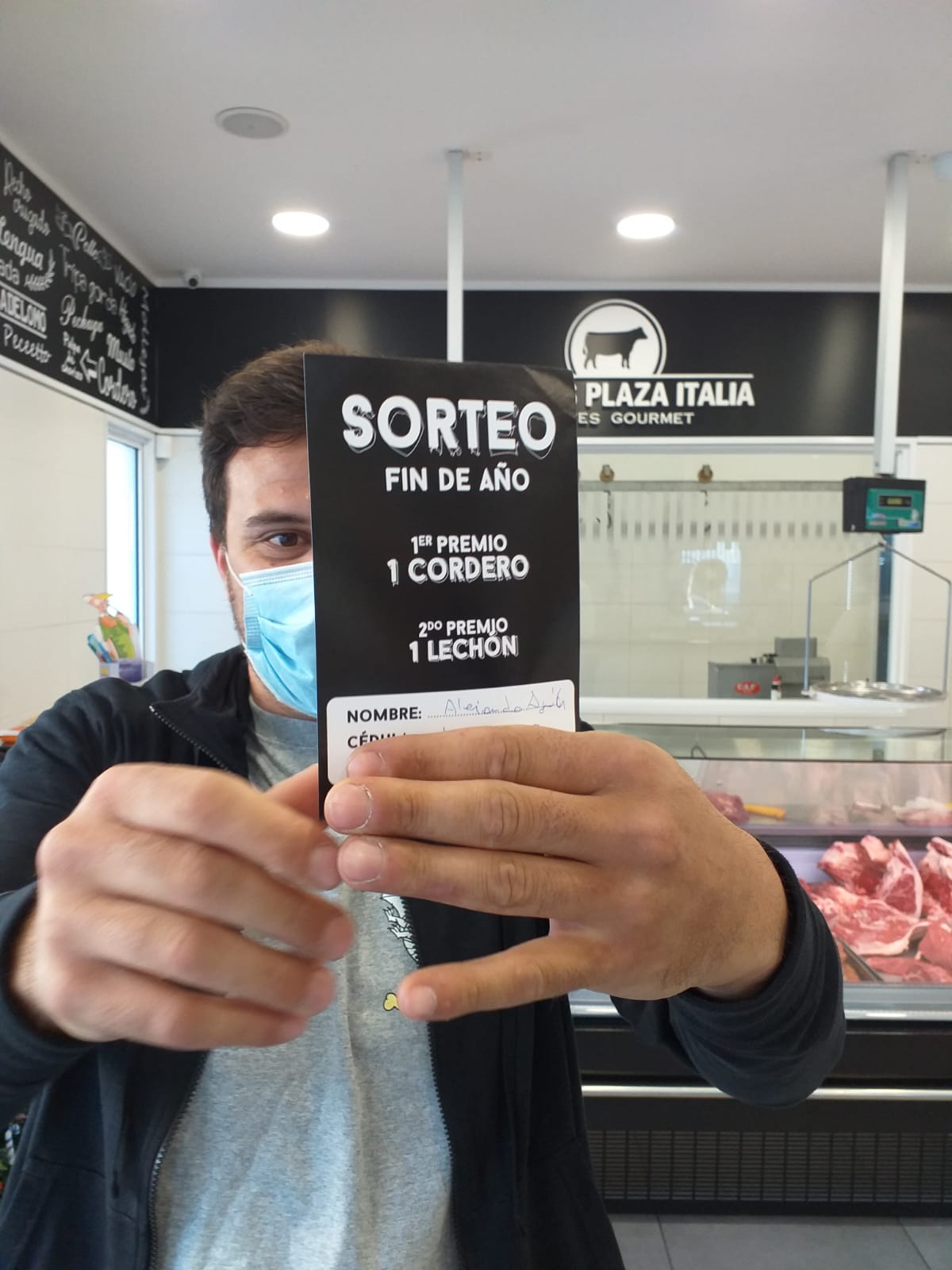 Se realizó el sorteo de fin de año de Carnes Plaza Italia 2