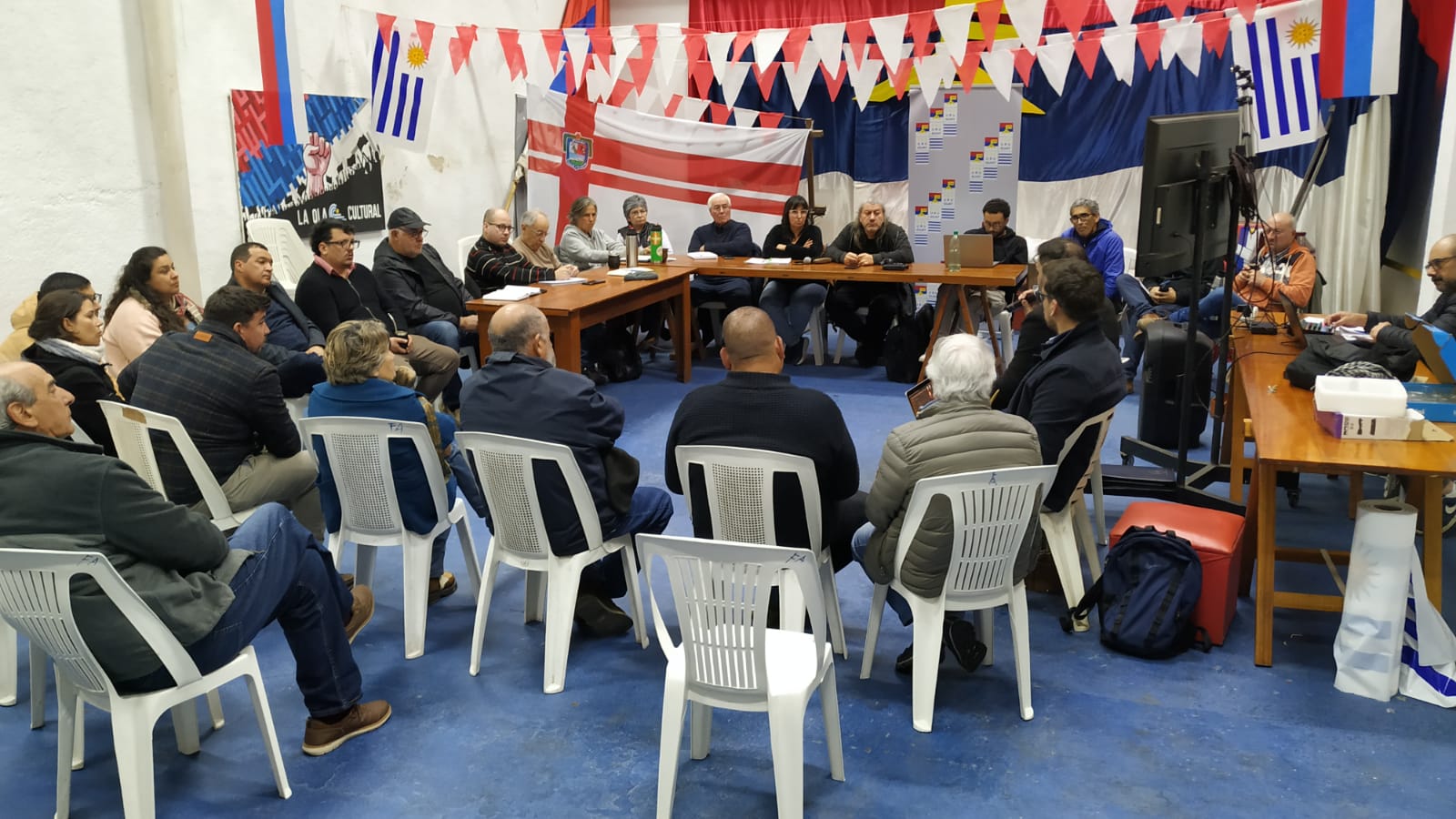 Sector Podemos se reunión con el Frente Amplio3