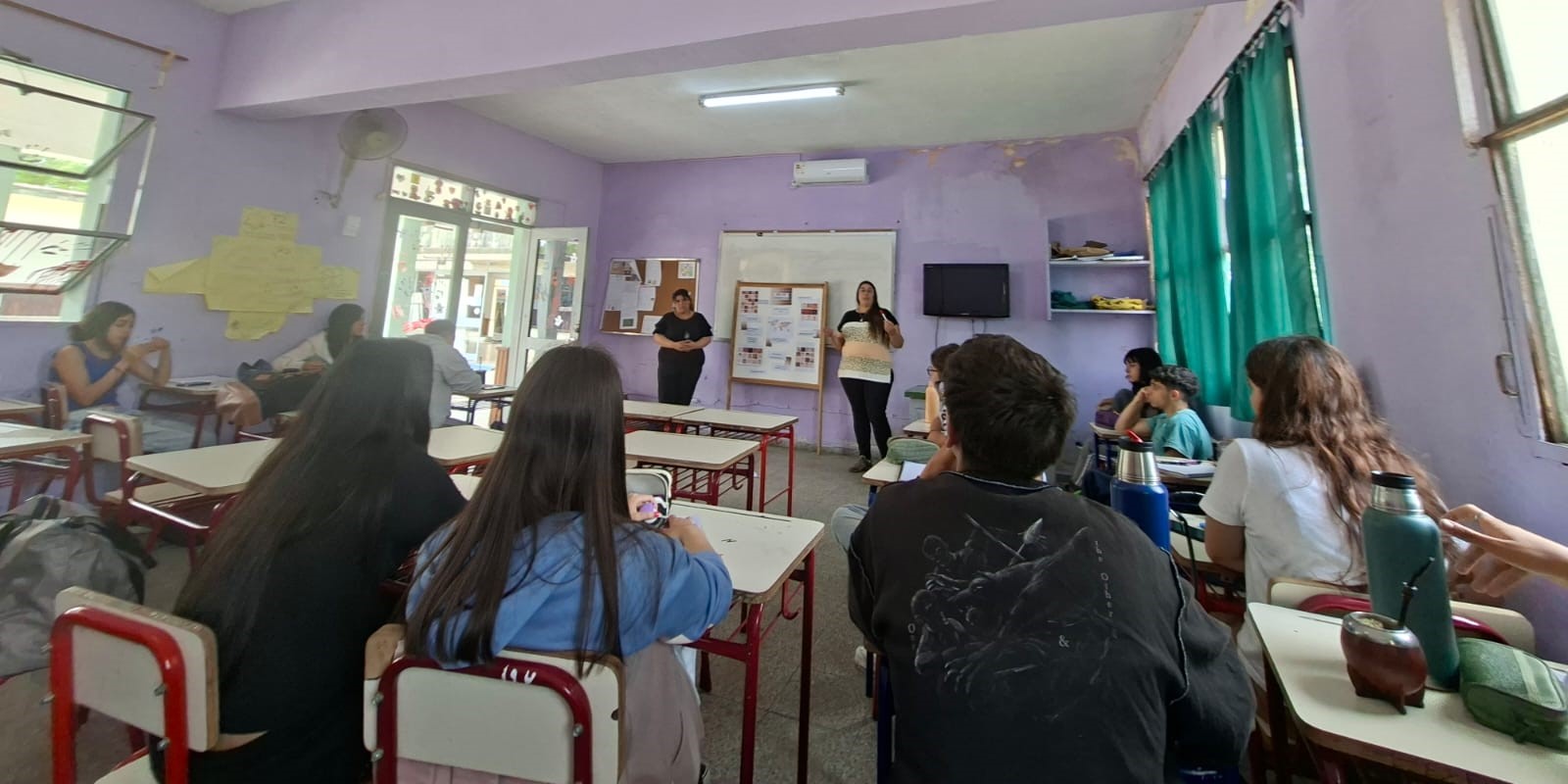 Taller Piel sin Etiquetas en el liceo de 25 de Mayo