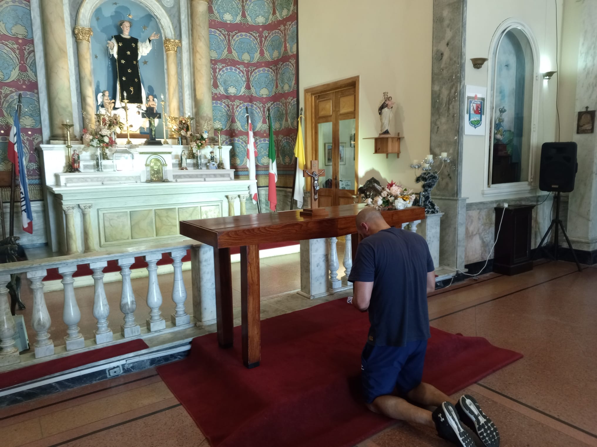 Técnico de Nacional cumplió su promesa y llegó en bicicleta a la Capilla de San Cono tras consagrarse campeón uruguayo 4