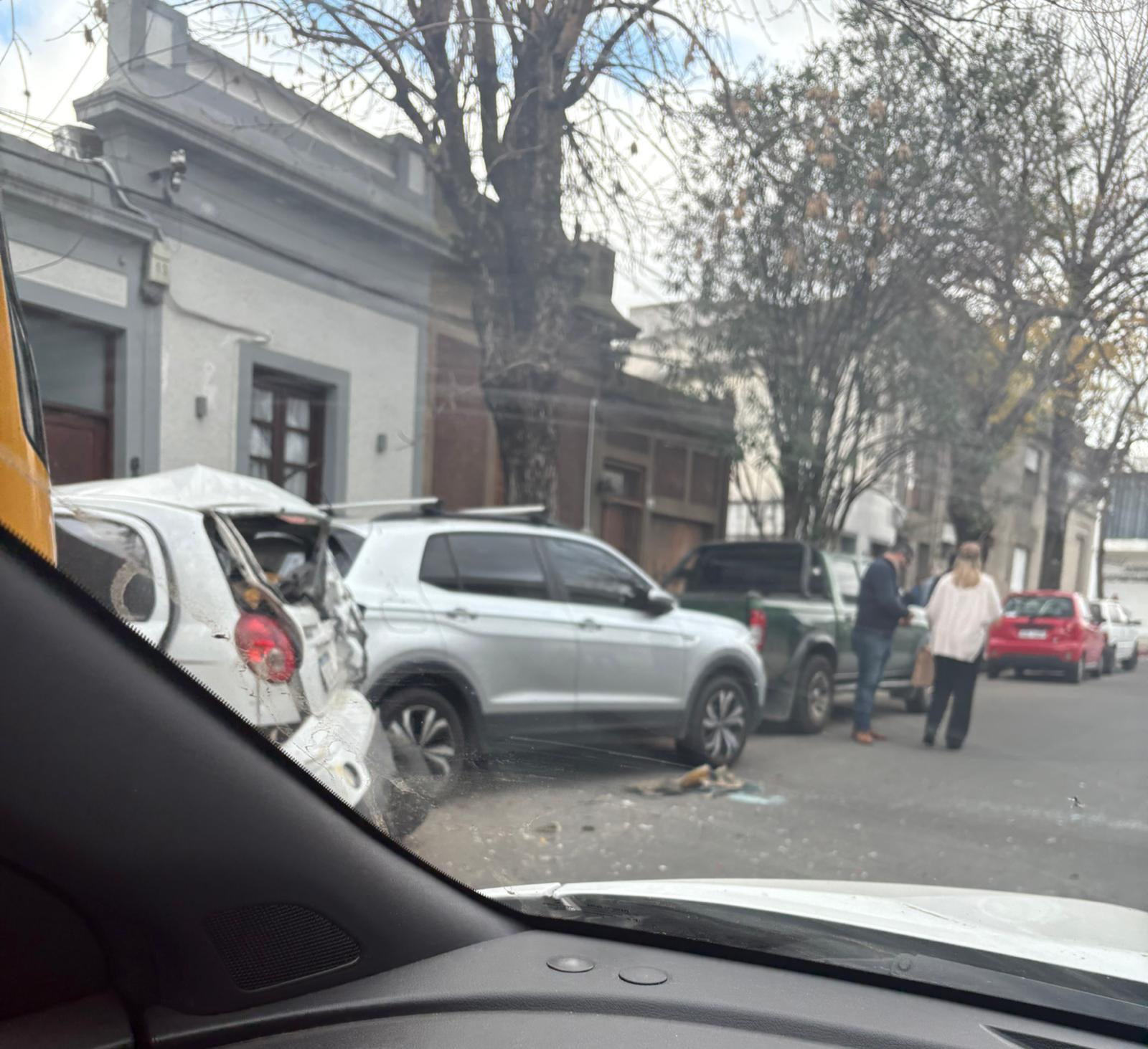 Ómnibus de la empresa CITA generó choque en cadena en calle Batlle y Ordóñez1