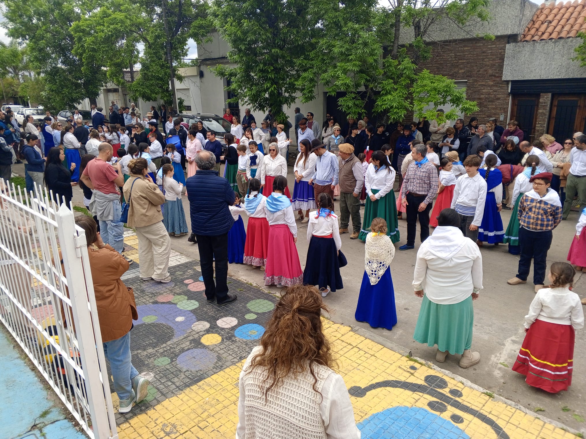 La_Escuela_de_Educación_Artística_realizó_un_encuentro_con_las_familias_y_la_participación_de_Lucía_Aramburu.jpeg