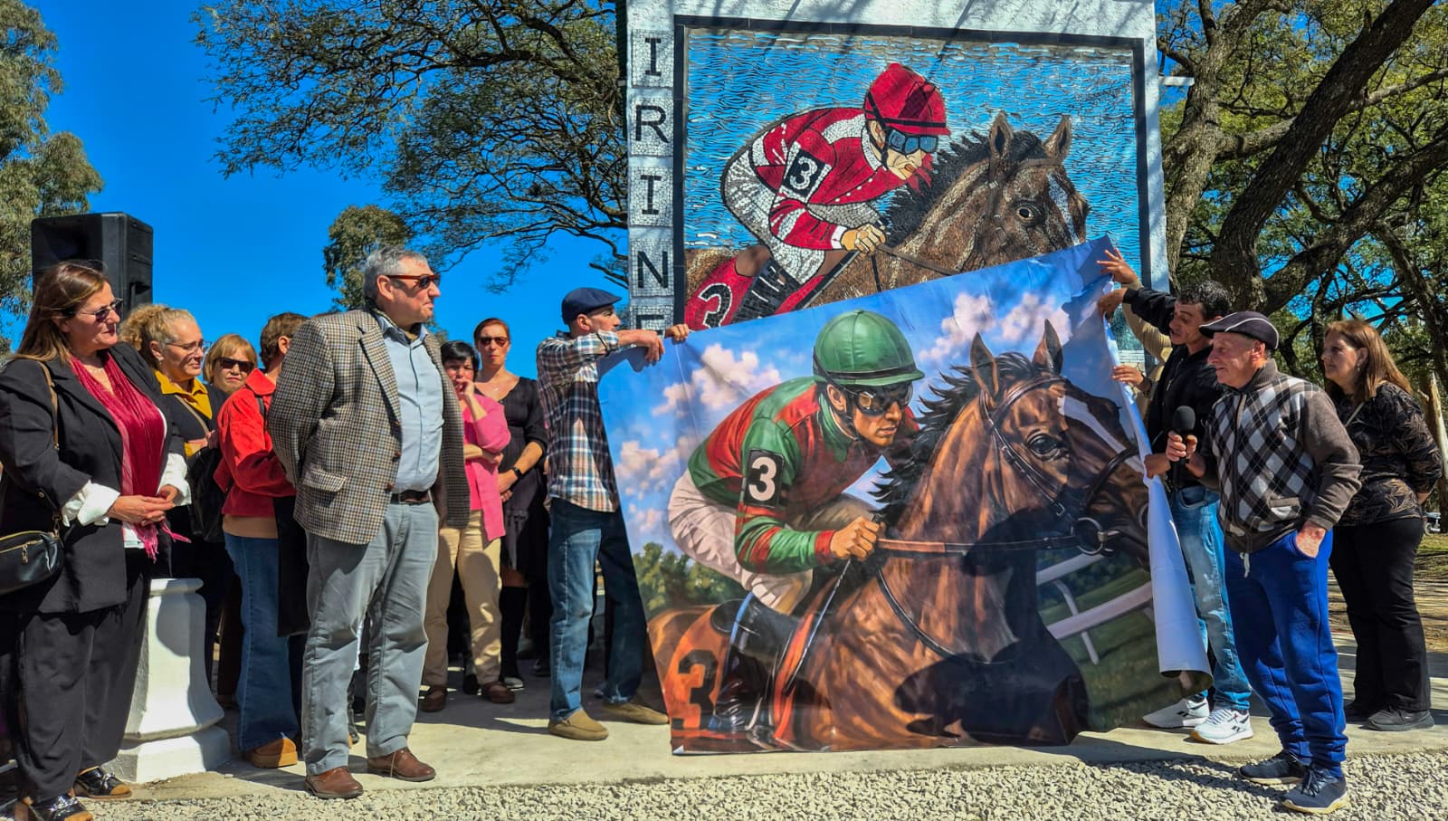 Mural_en_homenaje_a_Irineo_Leguisamo_fue_inaugurado_en_el_ingreso_al_Hipódromo.jpeg