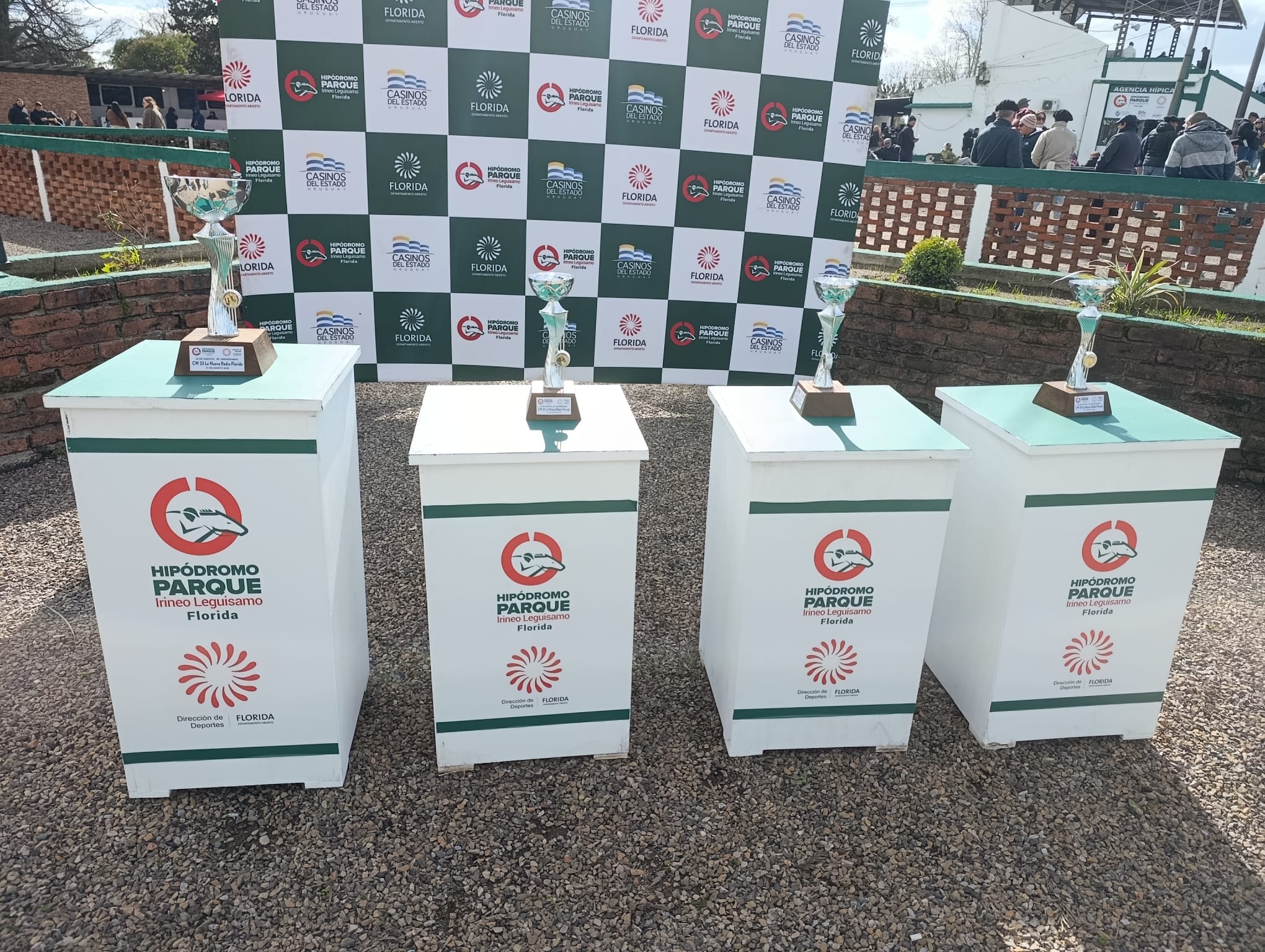 NIIGATA_ganó_el_Preferencial_50_años_de_CW33_La_Nueva_Radio_Florida_3.jpeg