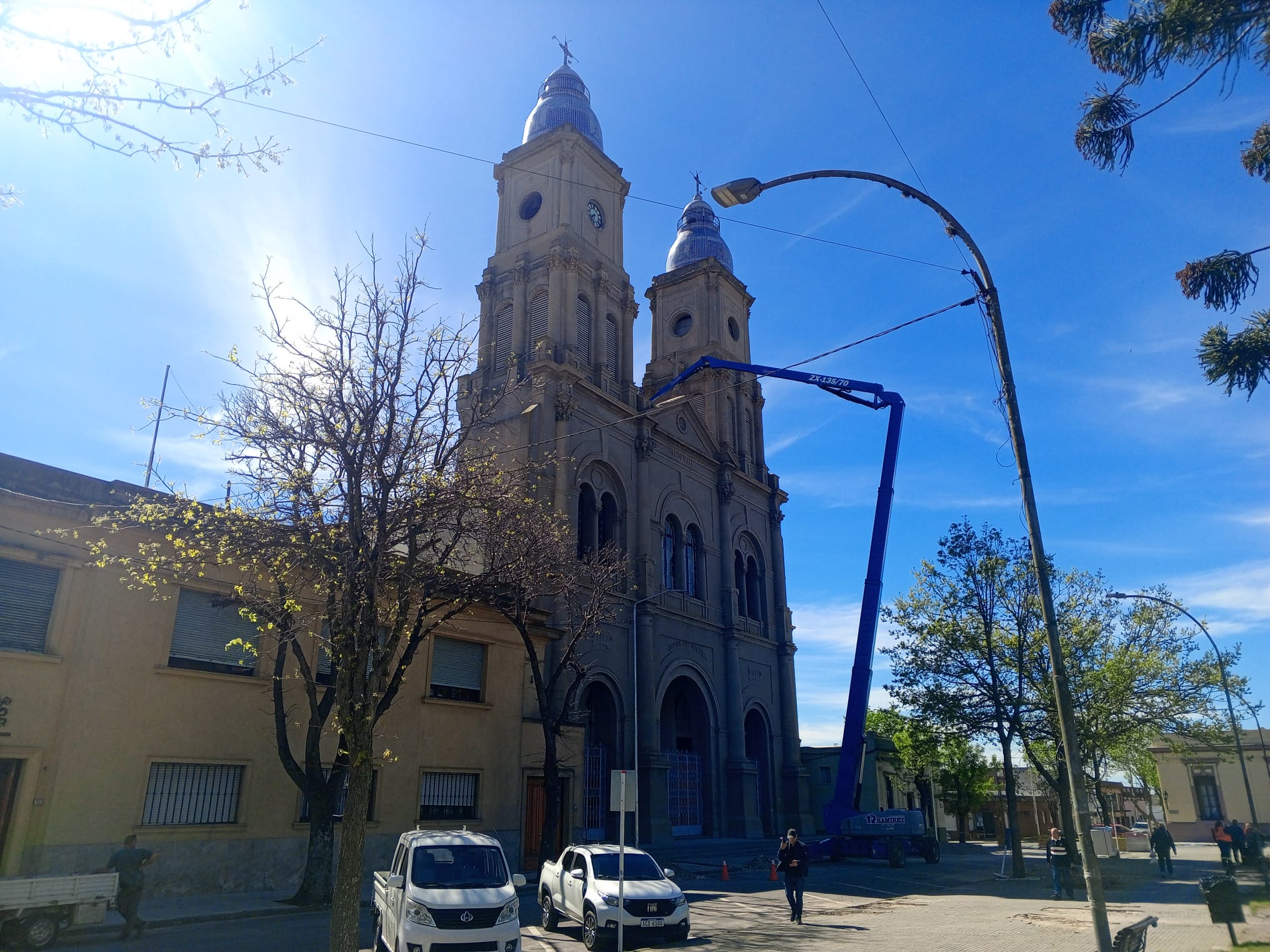 Obras_en_la_Catedral_ingreso_a_las_misas_por_la_Casa_Parroquial.jpeg
