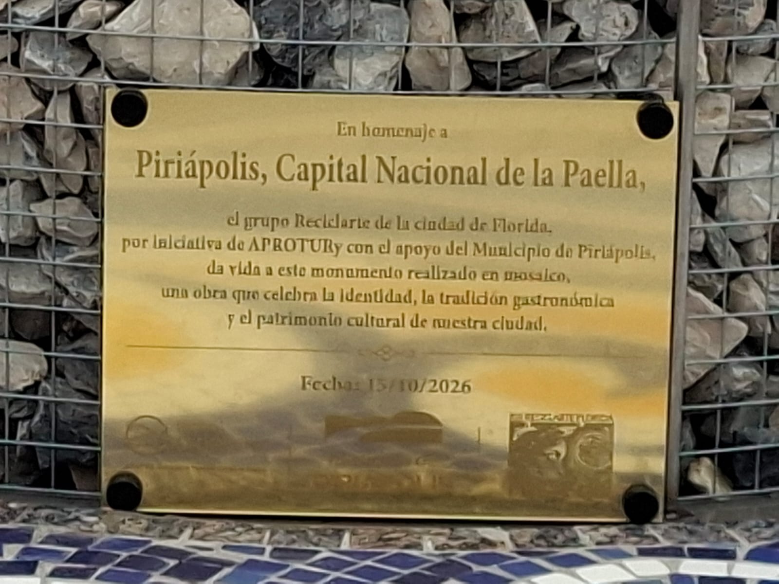 Se_inauguró_en_Piriápolis_una_obra_en_mosaico_realizada_por_el_grupo_floridense_Reciclarte_2.jpeg