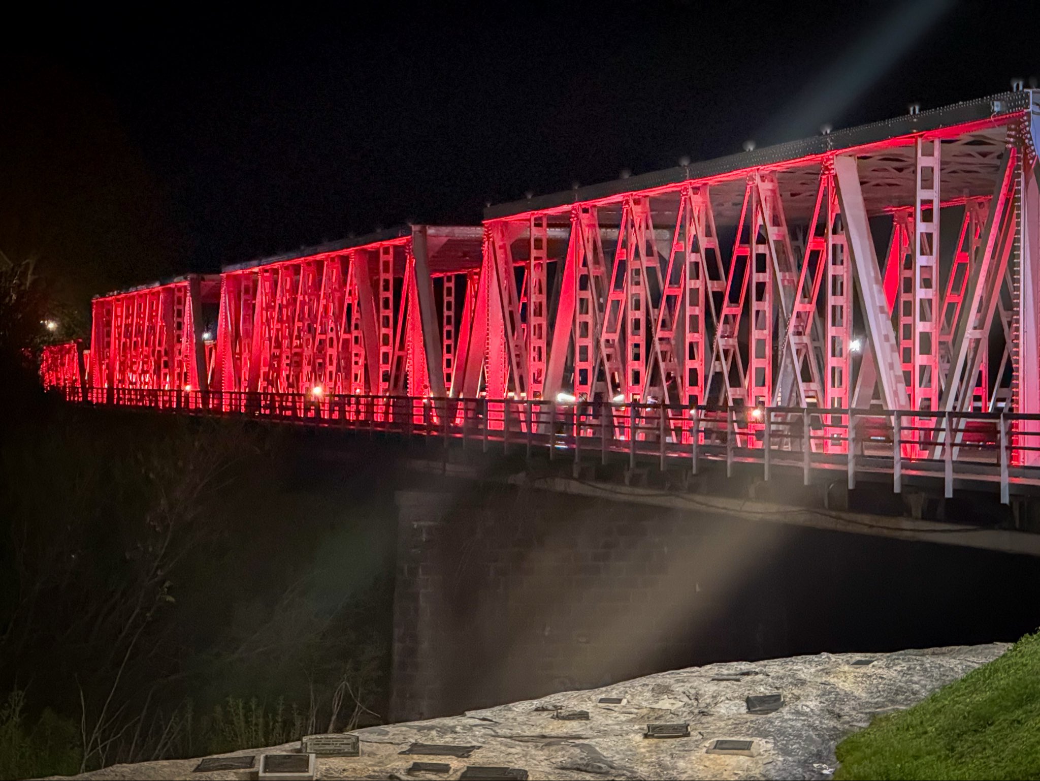 puente_en_rojo.jpeg